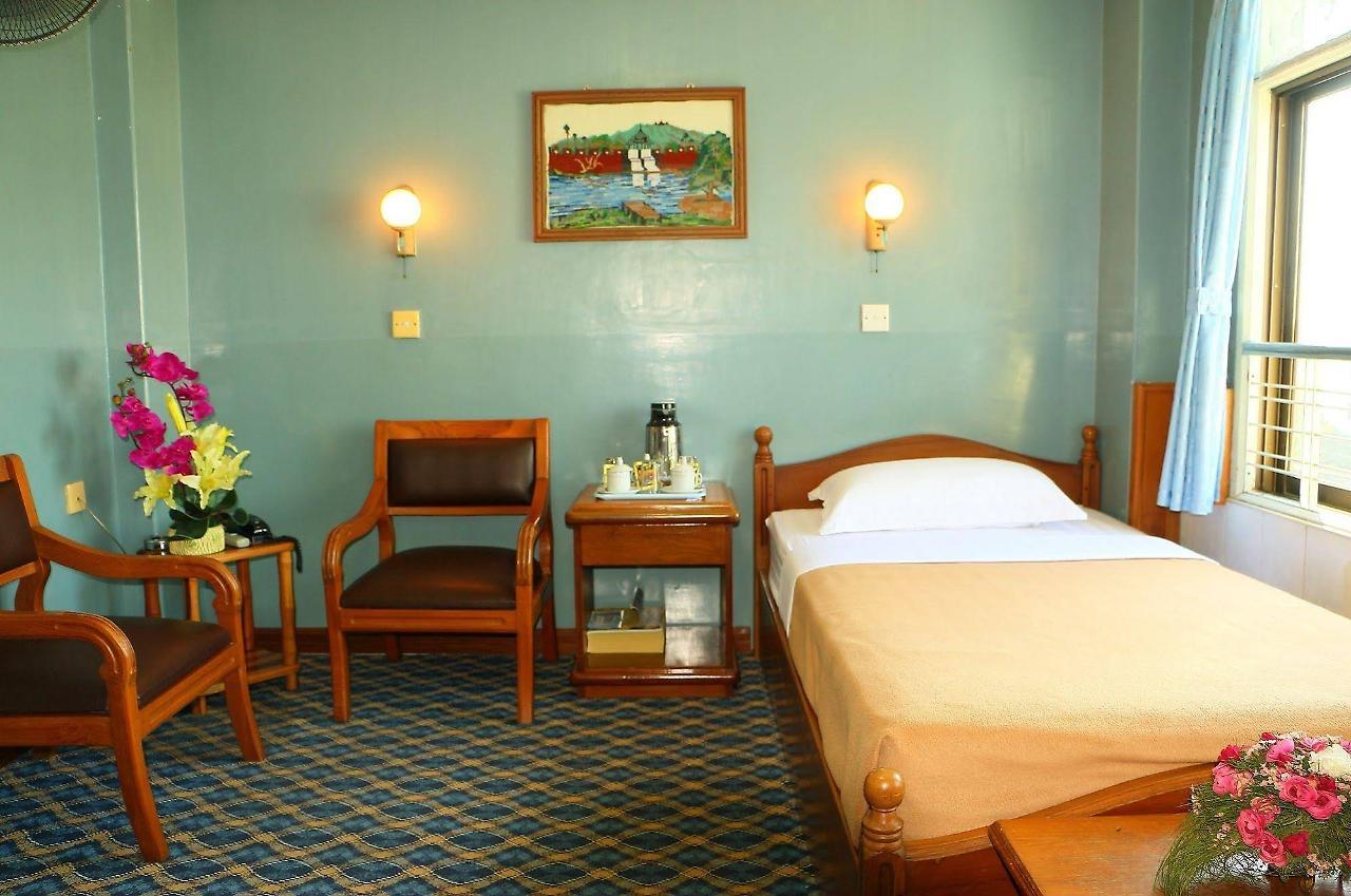 Royal City Hotel Мандалей Екстериор снимка