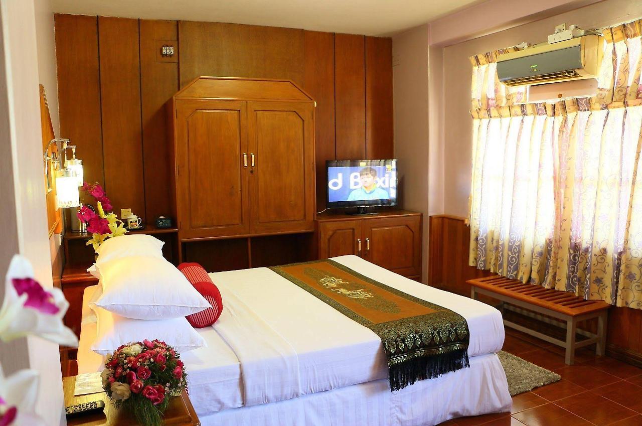 Royal City Hotel Мандалей Екстериор снимка