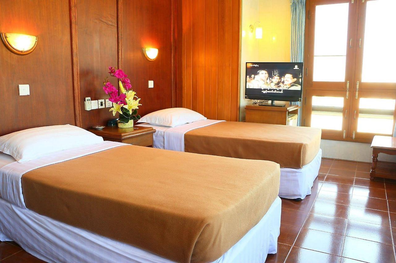 Royal City Hotel Мандалей Екстериор снимка