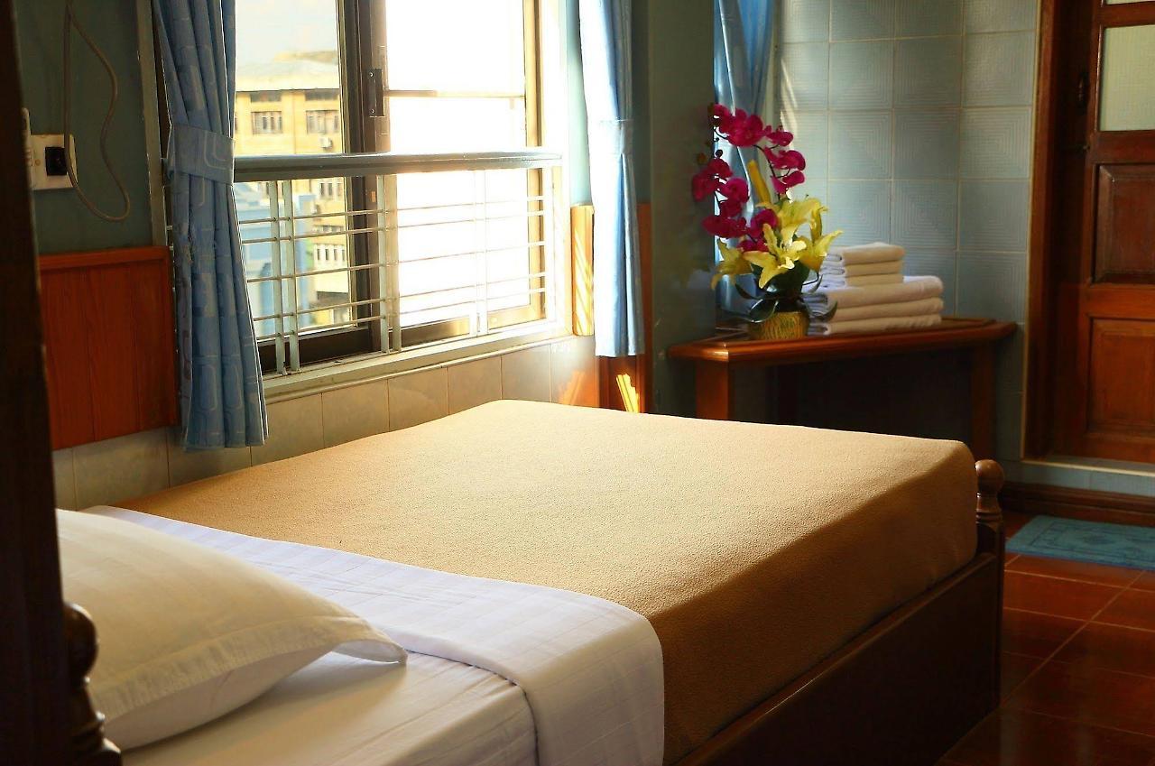 Royal City Hotel Мандалей Екстериор снимка