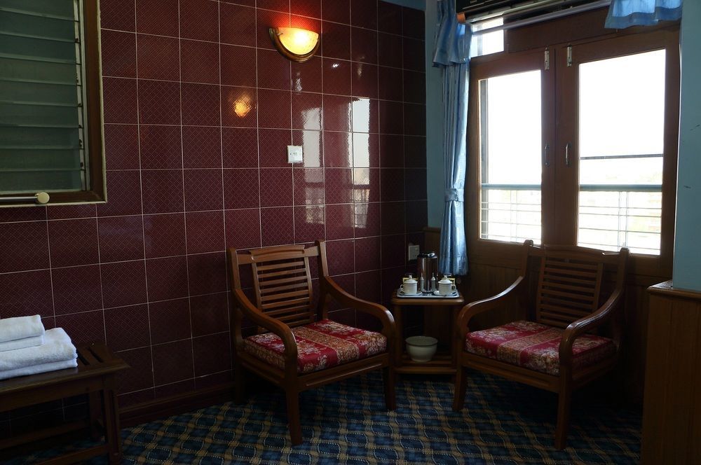 Royal City Hotel Мандалей Екстериор снимка