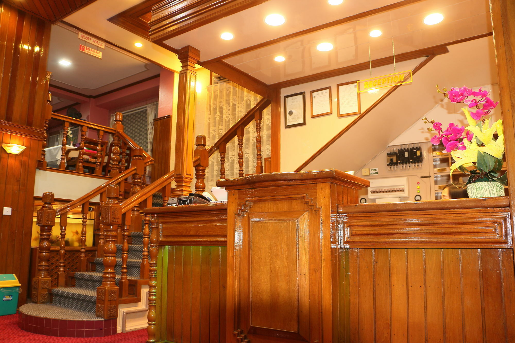 Royal City Hotel Мандалей Екстериор снимка