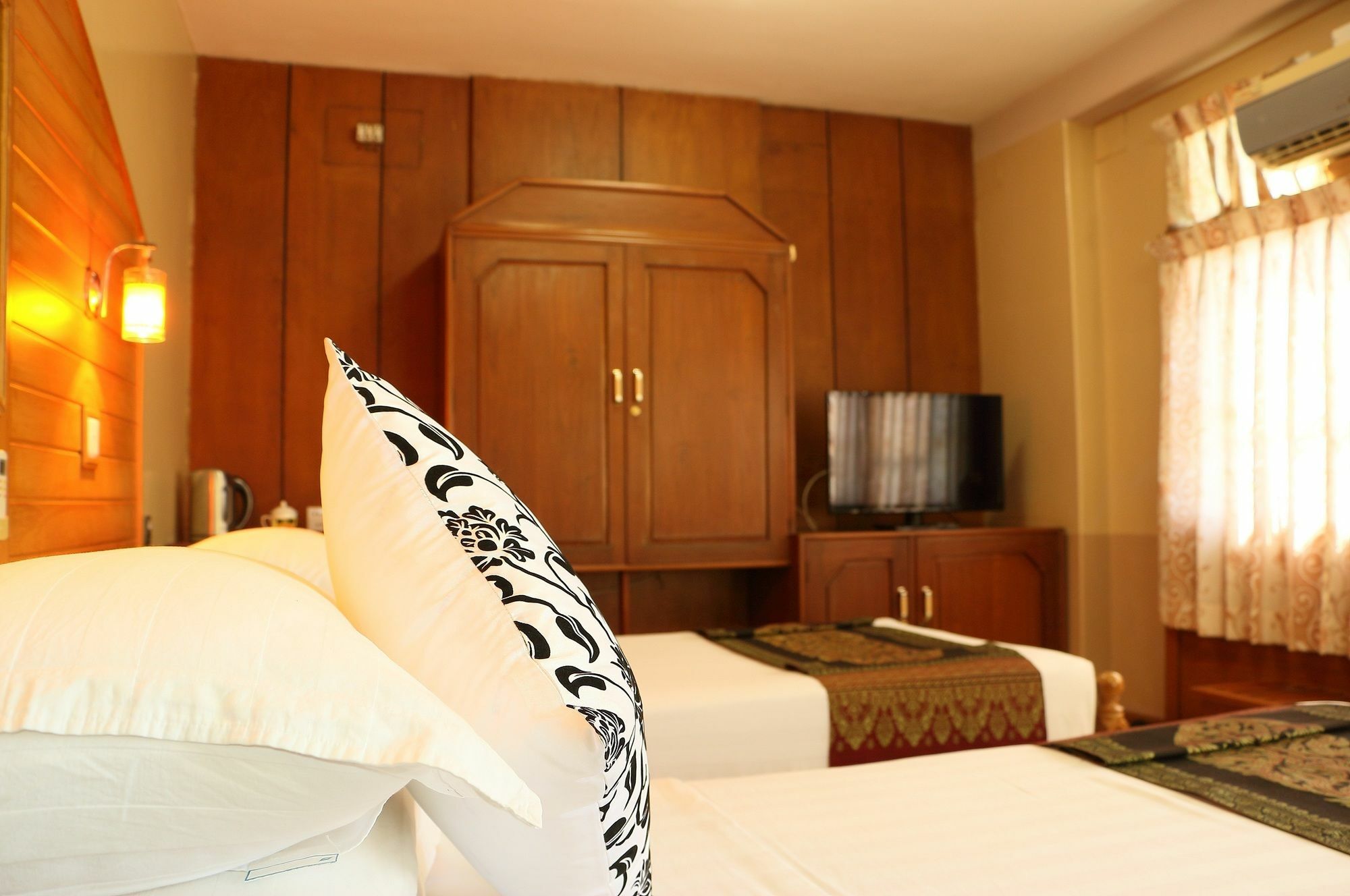 Royal City Hotel Мандалей Екстериор снимка