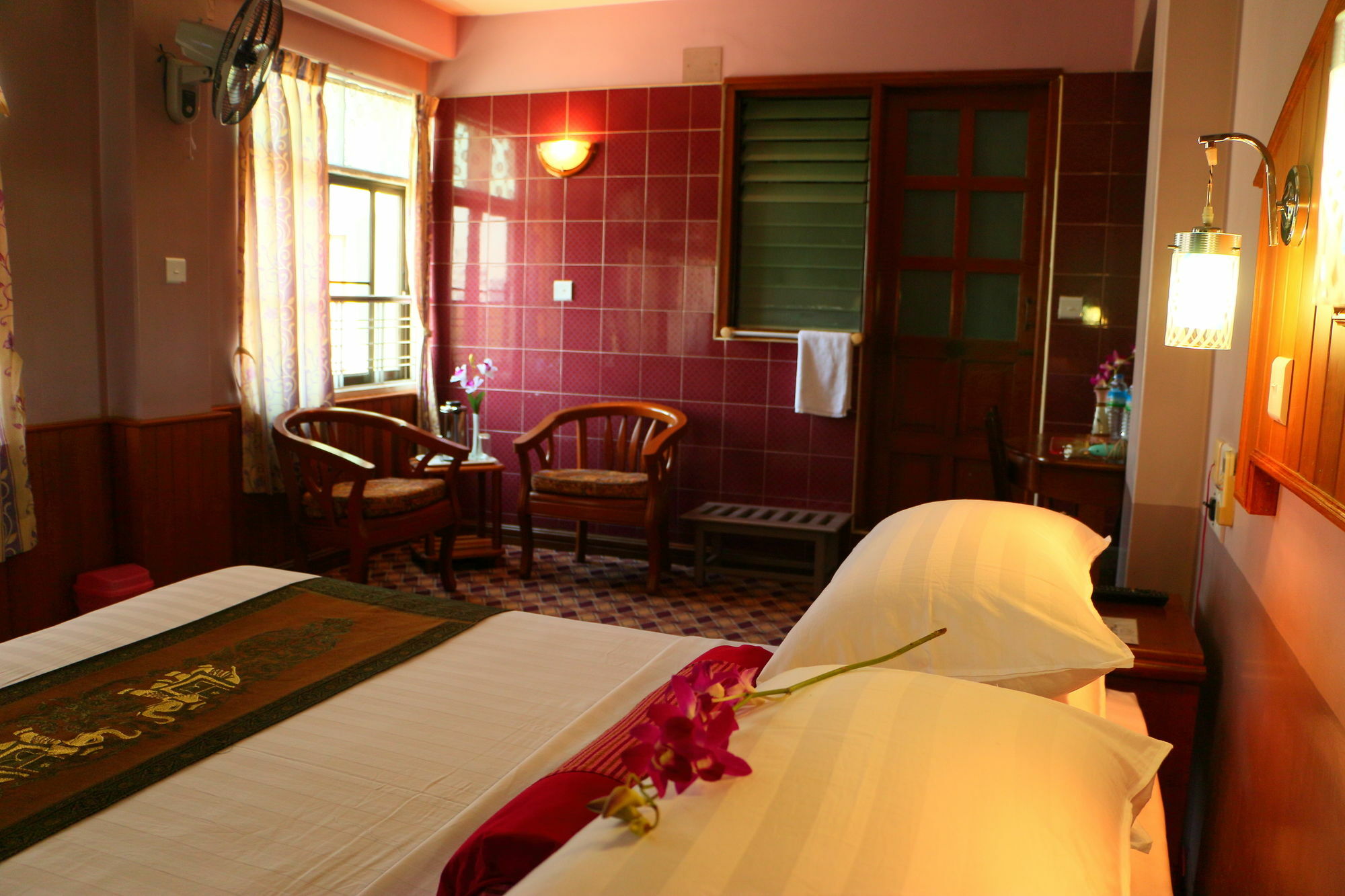 Royal City Hotel Мандалей Екстериор снимка