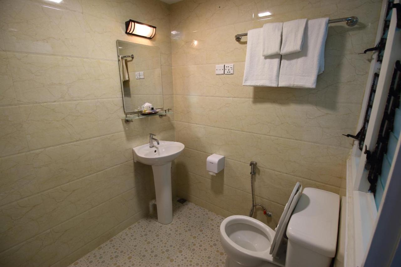 Royal City Hotel Мандалей Екстериор снимка