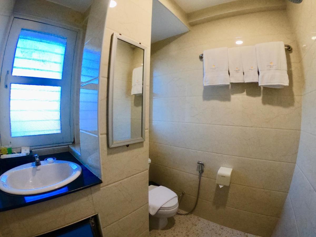 Royal City Hotel Мандалей Екстериор снимка
