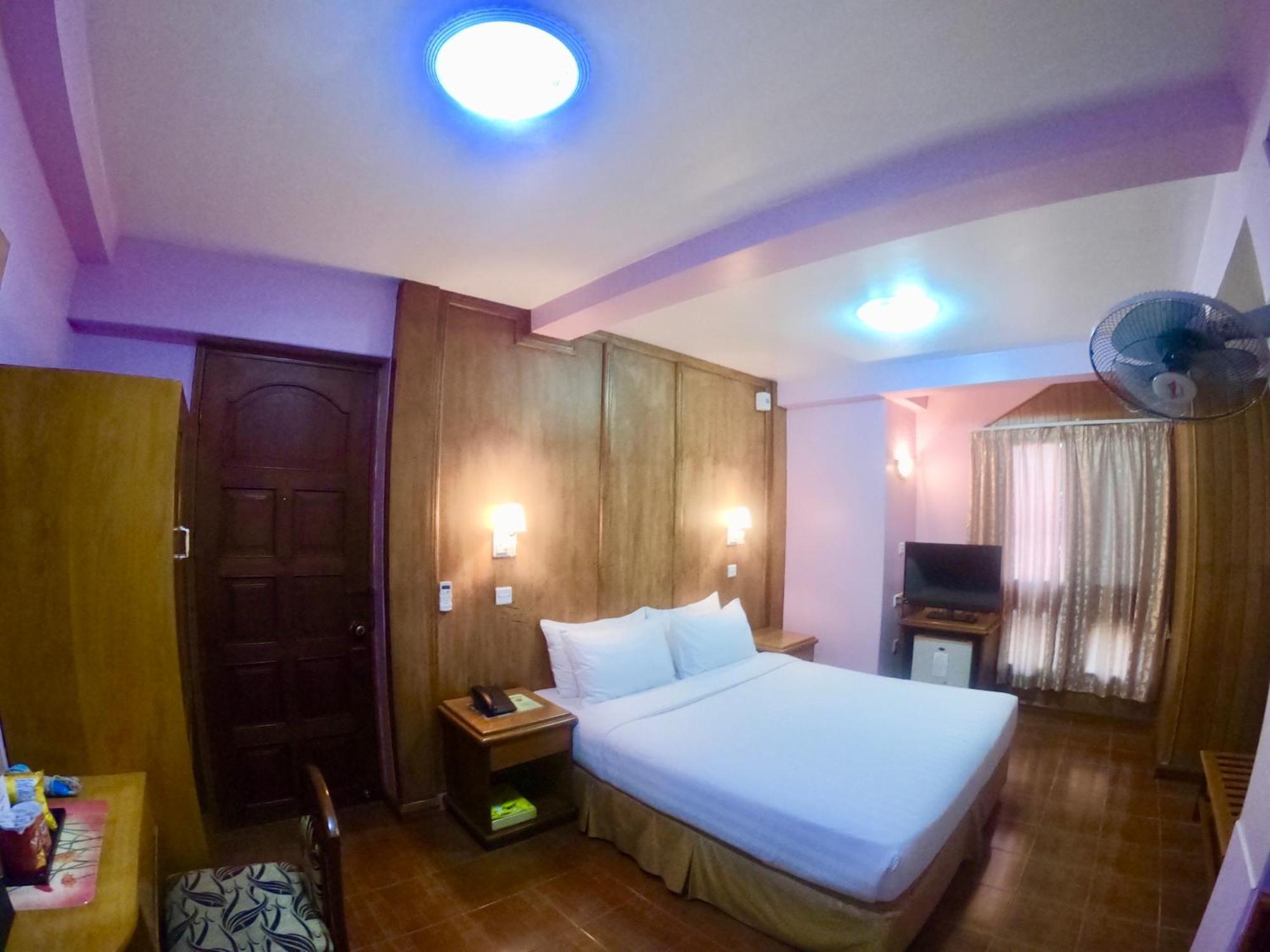 Royal City Hotel Мандалей Екстериор снимка