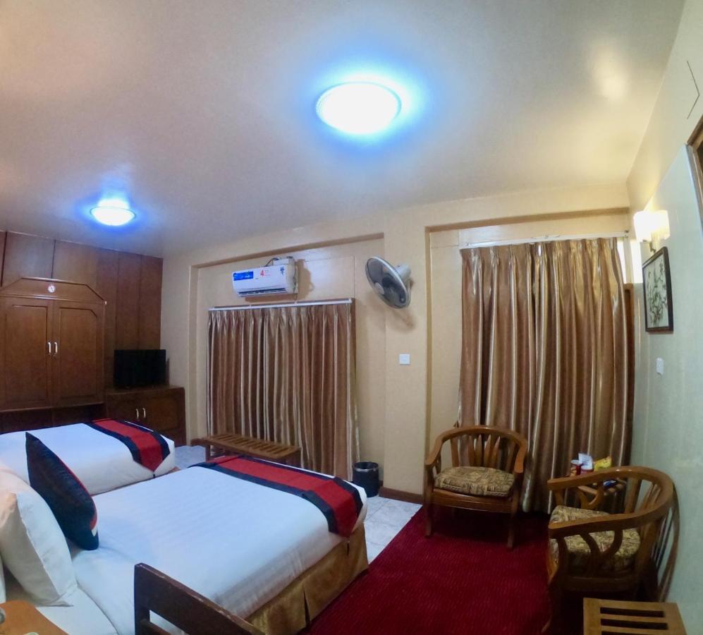 Royal City Hotel Мандалей Екстериор снимка