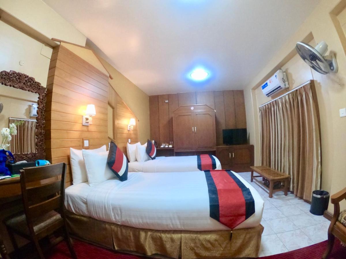 Royal City Hotel Мандалей Екстериор снимка