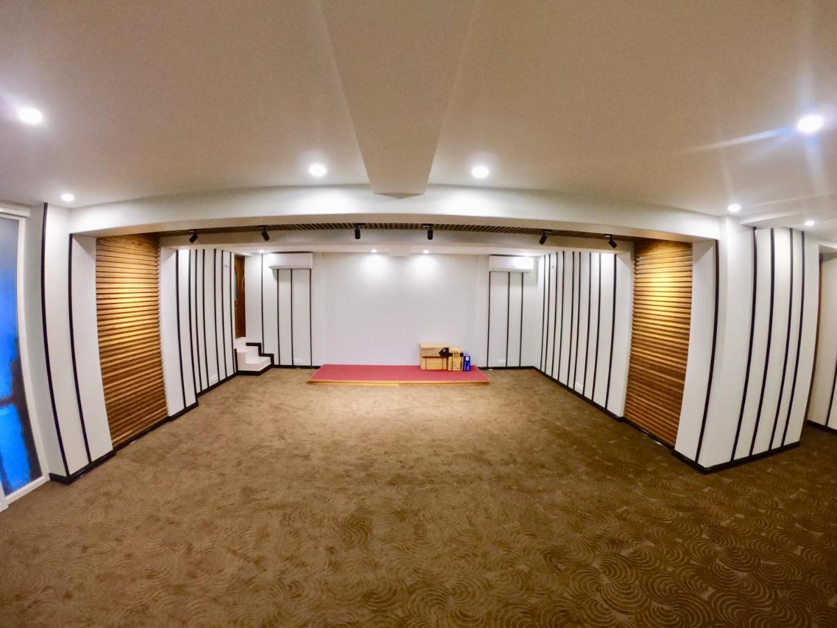 Royal City Hotel Мандалей Екстериор снимка