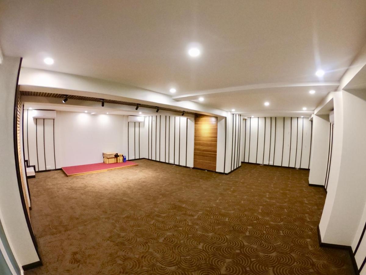 Royal City Hotel Мандалей Екстериор снимка